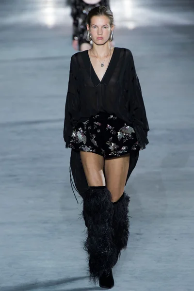 Look 15
